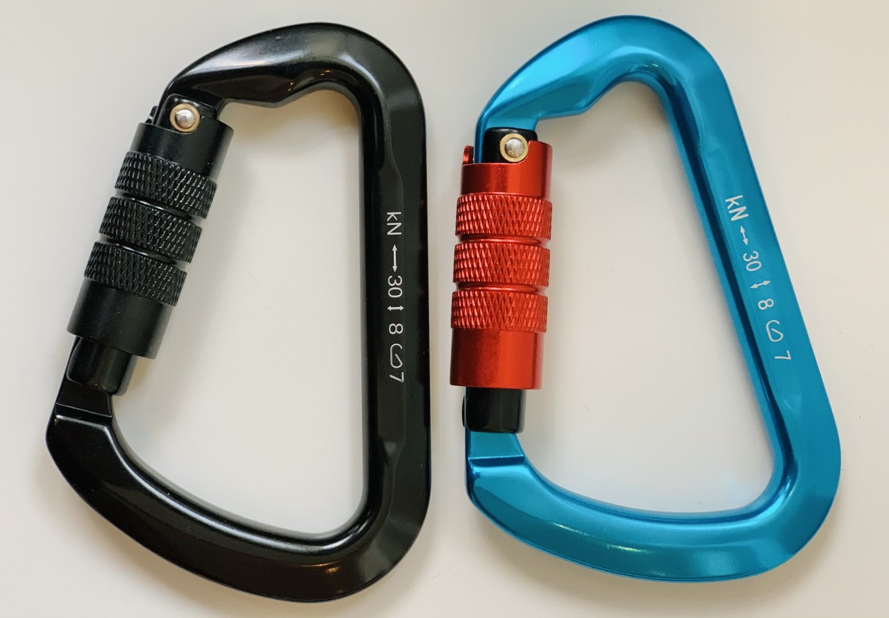self defense - Is it effective to use a carabiner as tool in real